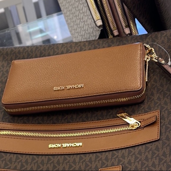 MICHAEL KORS LG X CHAIN SHOULDER TOTE BAG
& JST Lg Travel CONTINENTAL Wallet - Picture 15 of 15